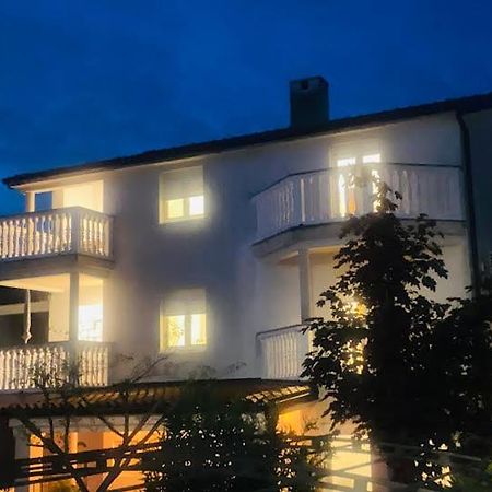 Apartments Basic Sveti Anton 88 Malinska Kültér fotó