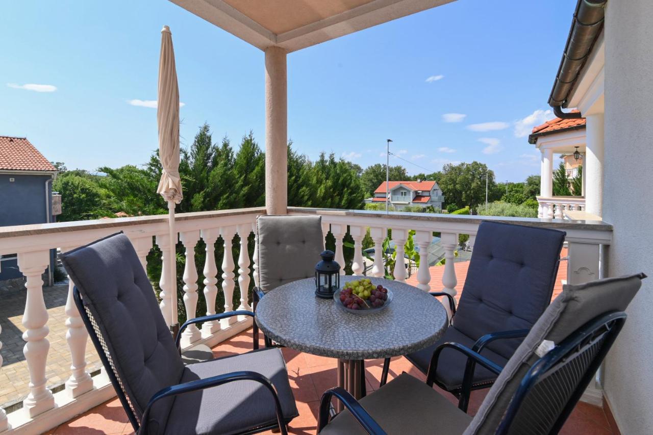 Apartments Basic Sveti Anton 88 Malinska Kültér fotó