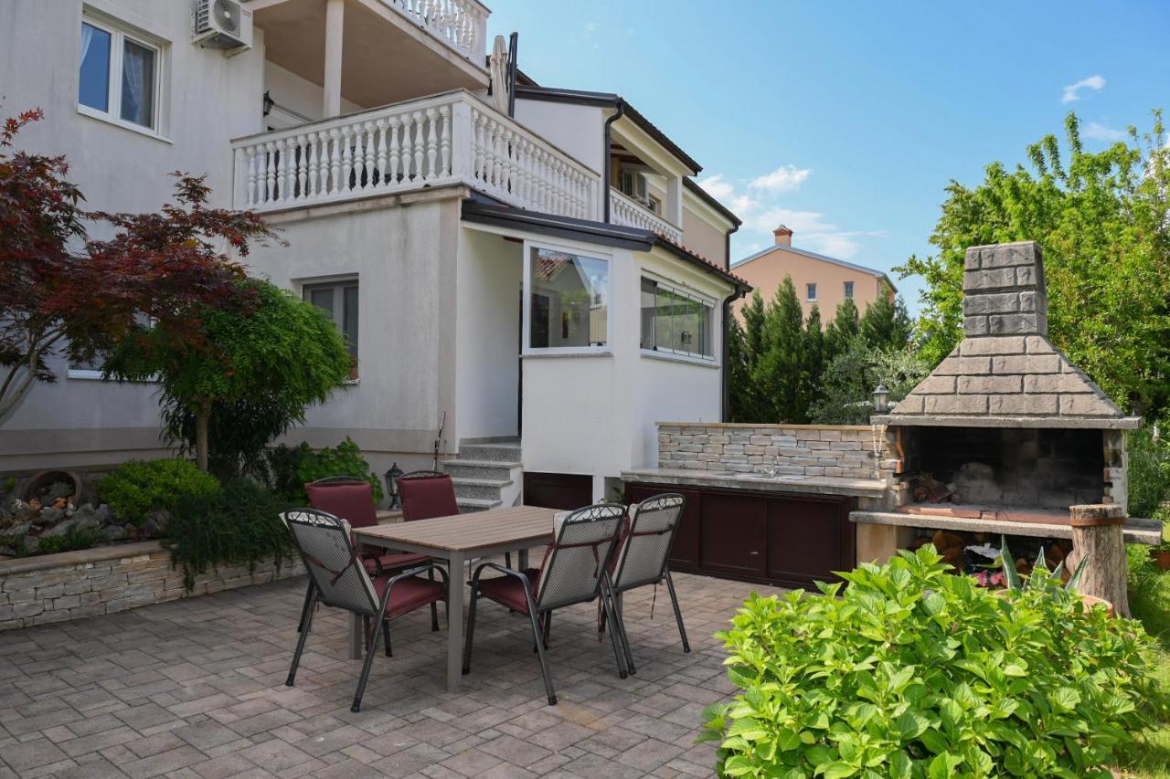 Apartments Basic Sveti Anton 88 Malinska Kültér fotó