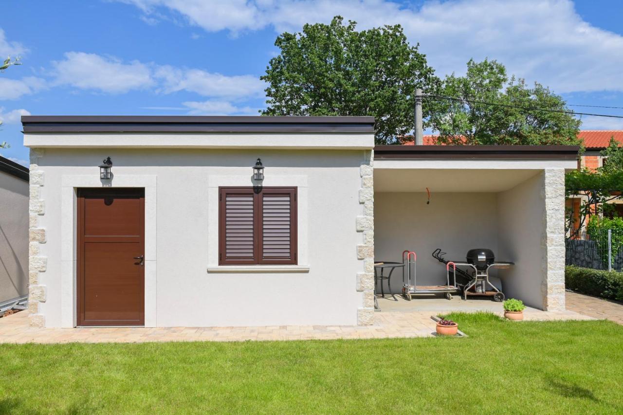 Apartments Basic Sveti Anton 88 Malinska Kültér fotó