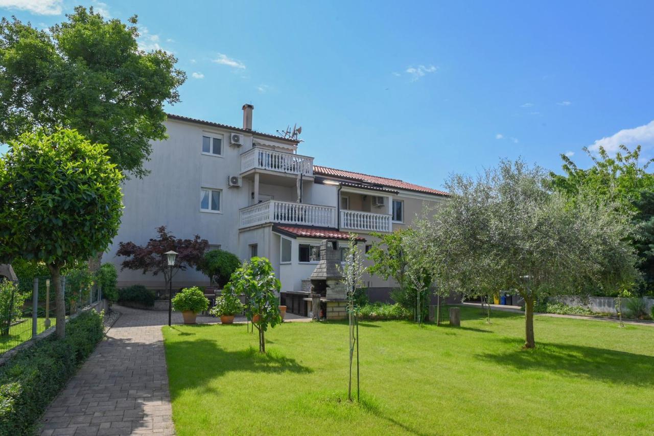 Apartments Basic Sveti Anton 88 Malinska Kültér fotó