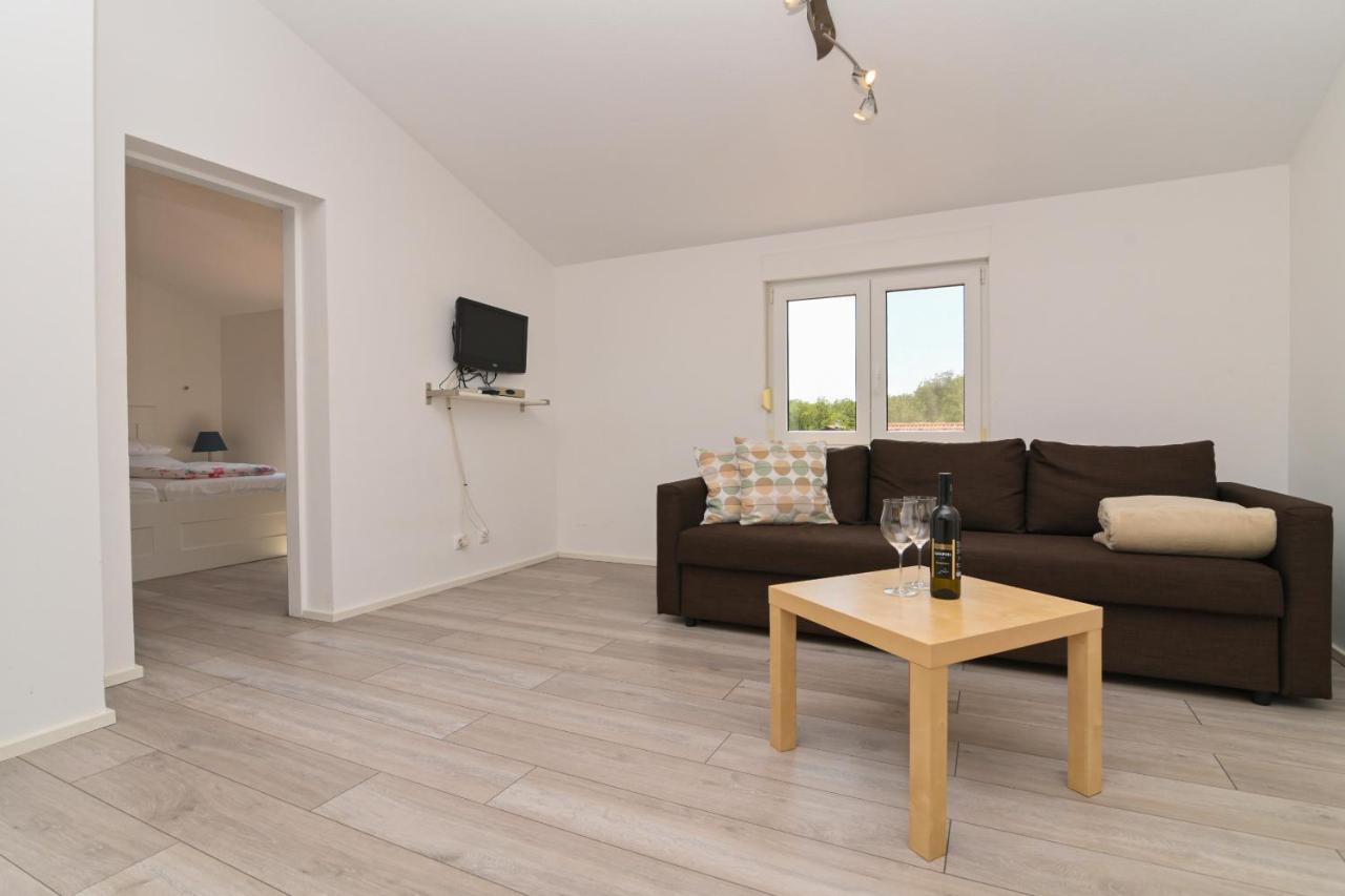 Apartments Basic Sveti Anton 88 Malinska Kültér fotó