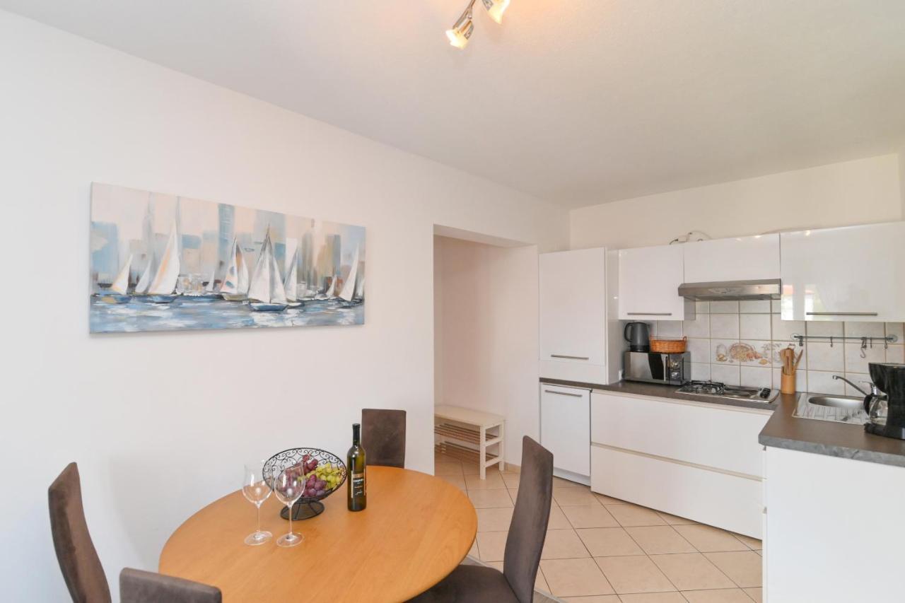 Apartments Basic Sveti Anton 88 Malinska Kültér fotó