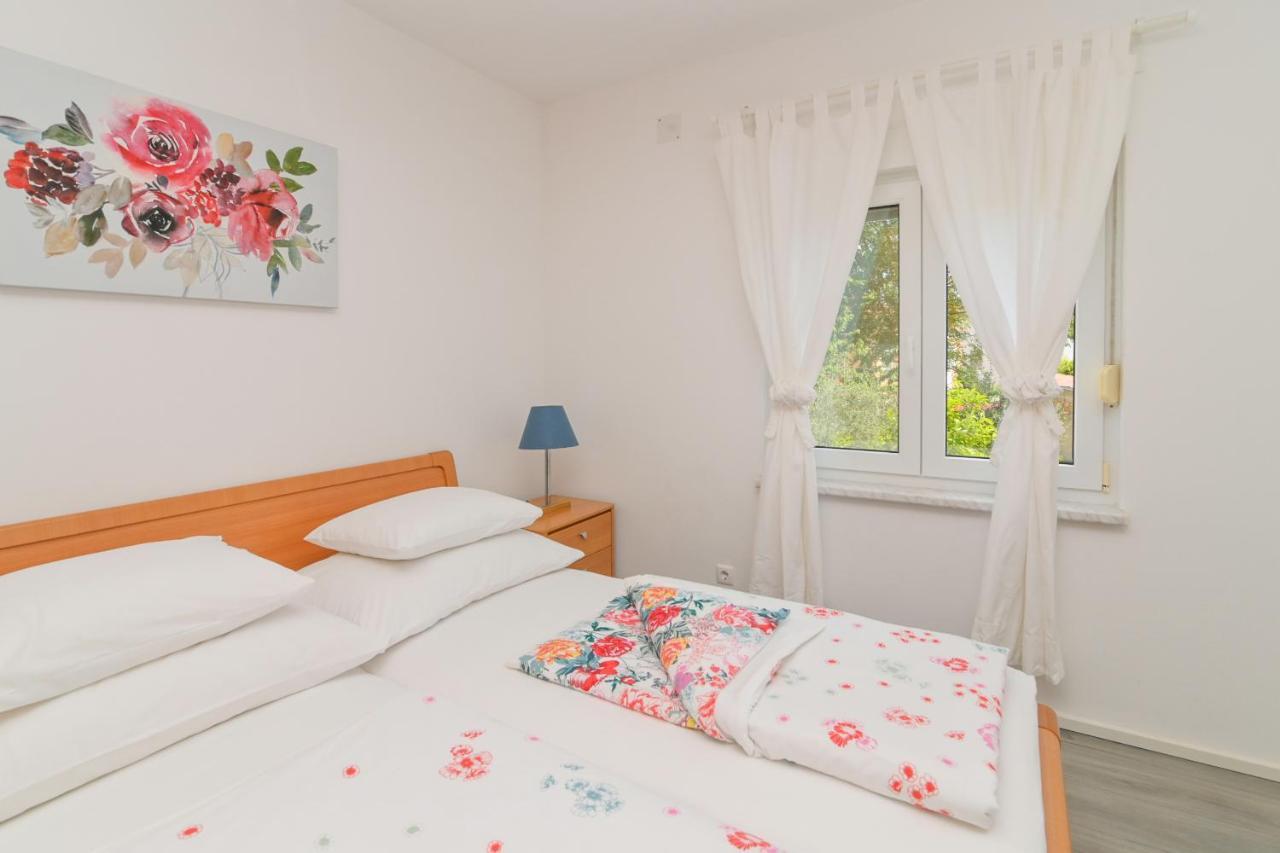 Apartments Basic Sveti Anton 88 Malinska Kültér fotó