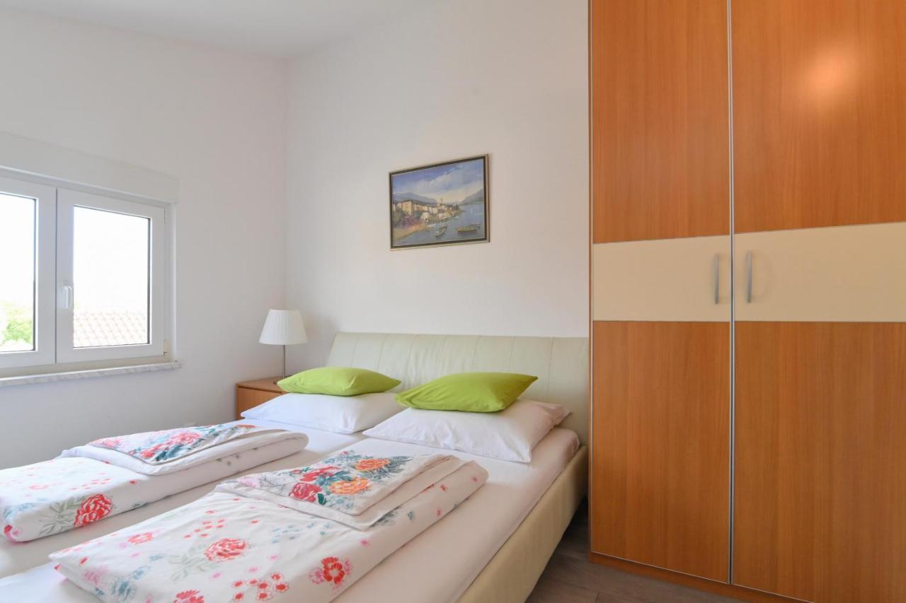 Apartments Basic Sveti Anton 88 Malinska Kültér fotó