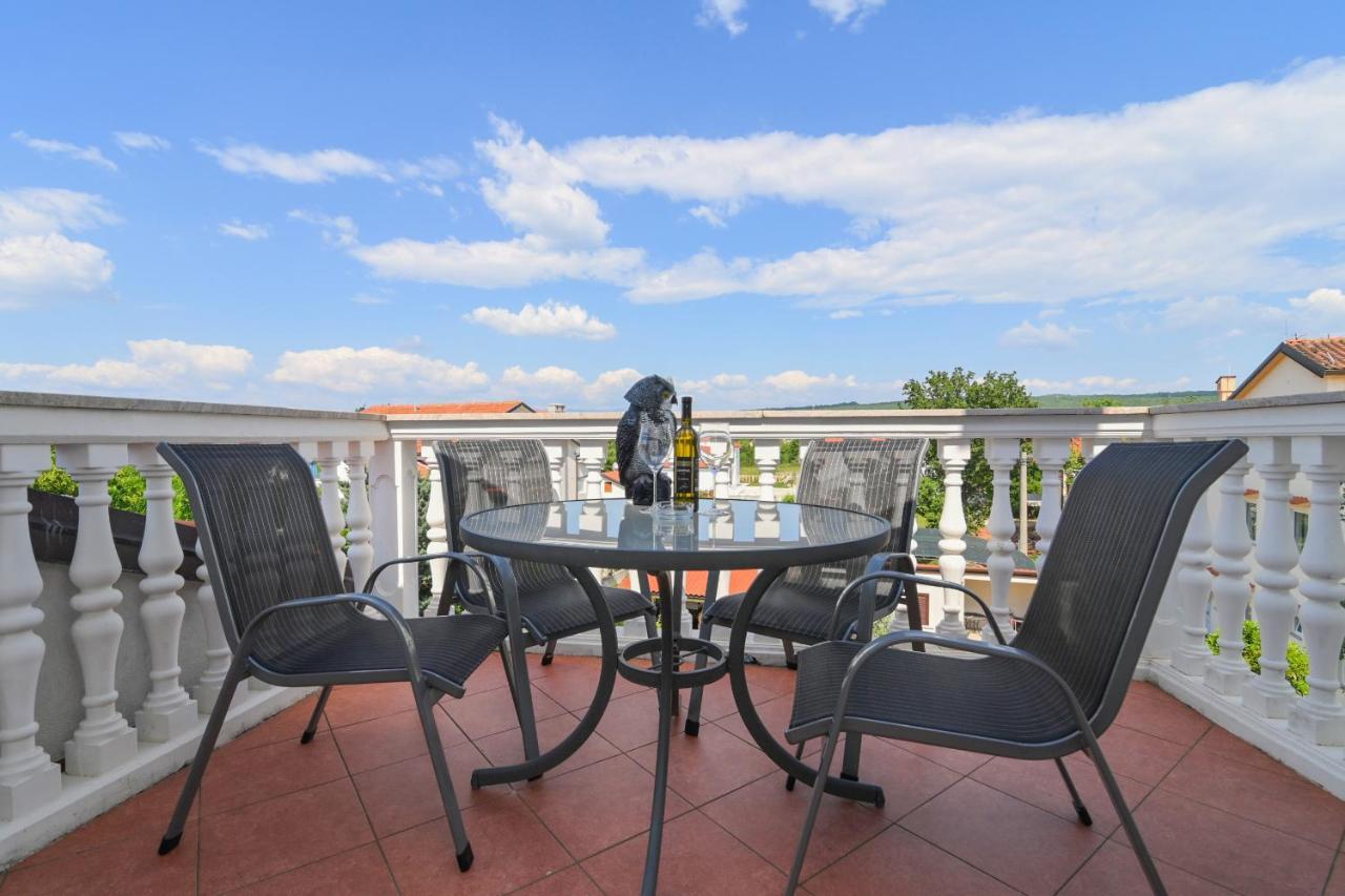 Apartments Basic Sveti Anton 88 Malinska Kültér fotó