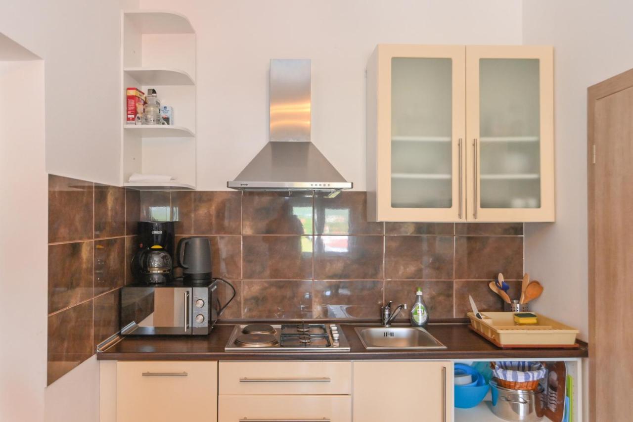 Apartments Basic Sveti Anton 88 Malinska Kültér fotó