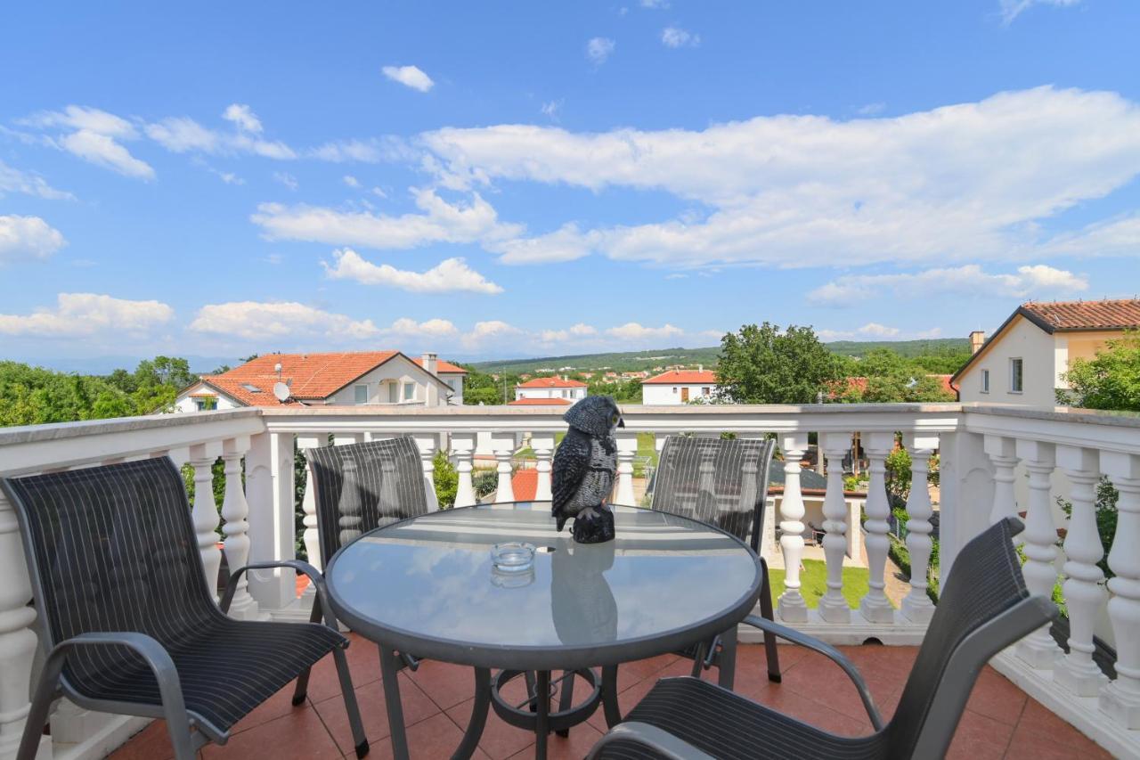 Apartments Basic Sveti Anton 88 Malinska Kültér fotó