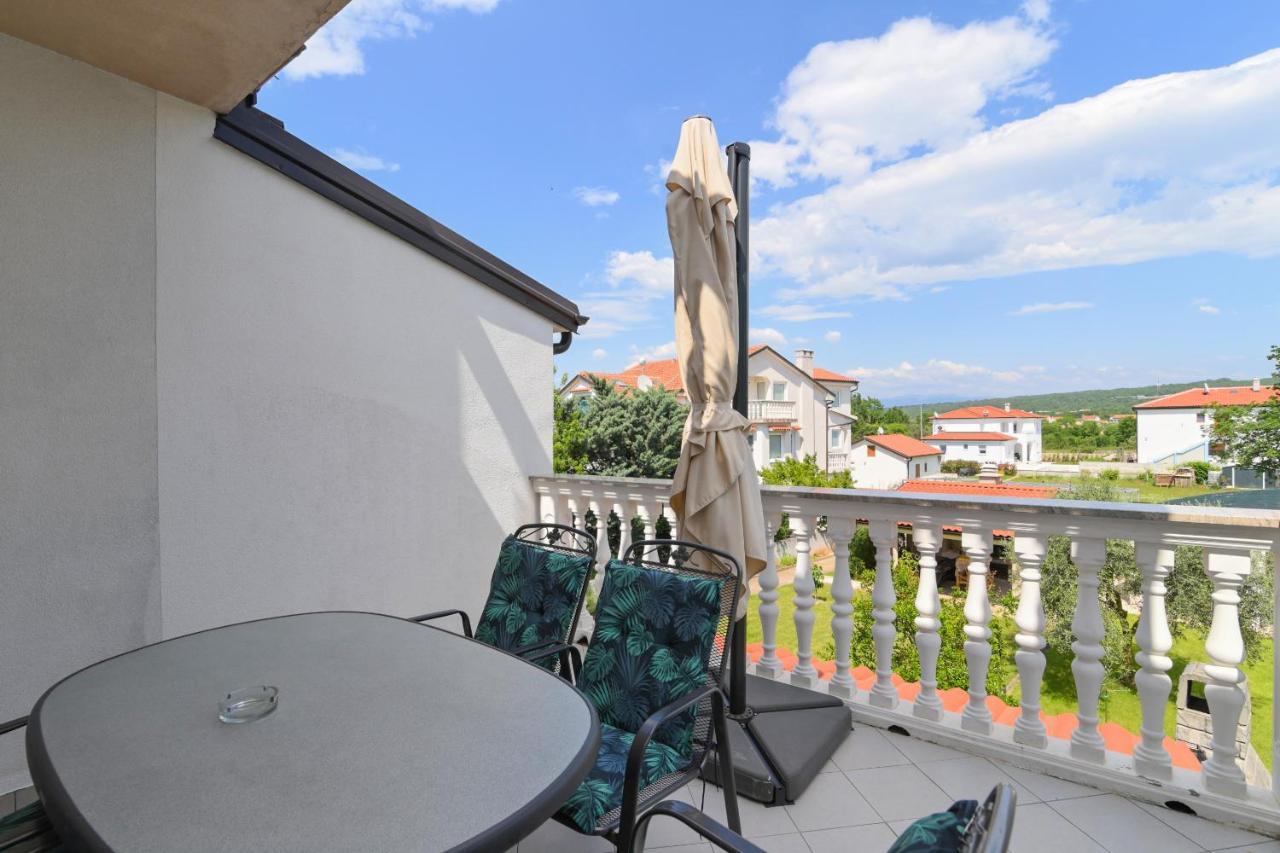 Apartments Basic Sveti Anton 88 Malinska Kültér fotó