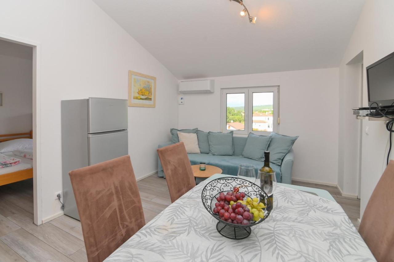Apartments Basic Sveti Anton 88 Malinska Kültér fotó