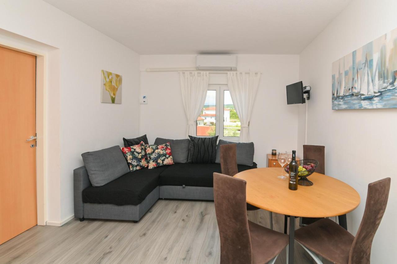Apartments Basic Sveti Anton 88 Malinska Kültér fotó