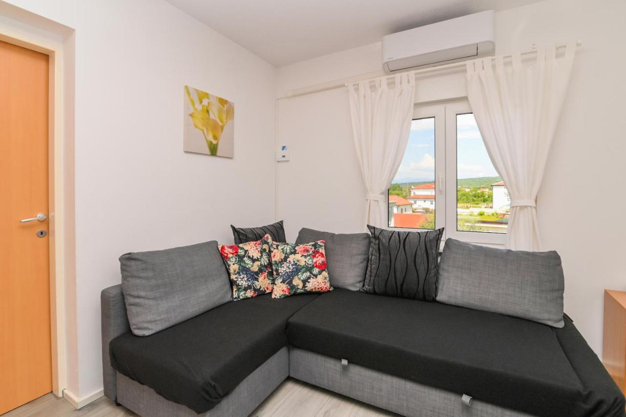 Apartments Basic Sveti Anton 88 Malinska Kültér fotó