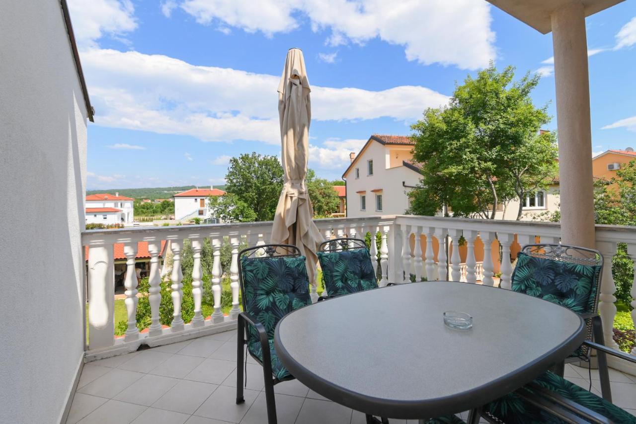 Apartments Basic Sveti Anton 88 Malinska Kültér fotó